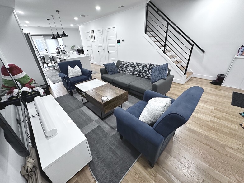 Building Photo - 1427 Parkwood Pl NW