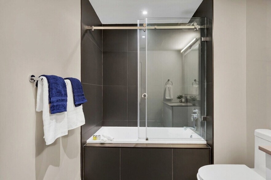 Building Photo - 90 NE 17th St