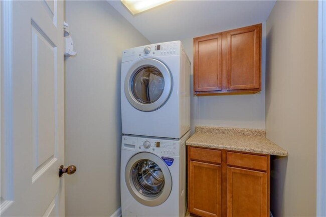 Building Photo - 2020 Chelton Way SE