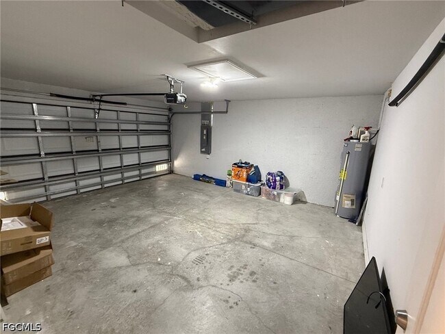 Building Photo - 313 SW 47th Terrace