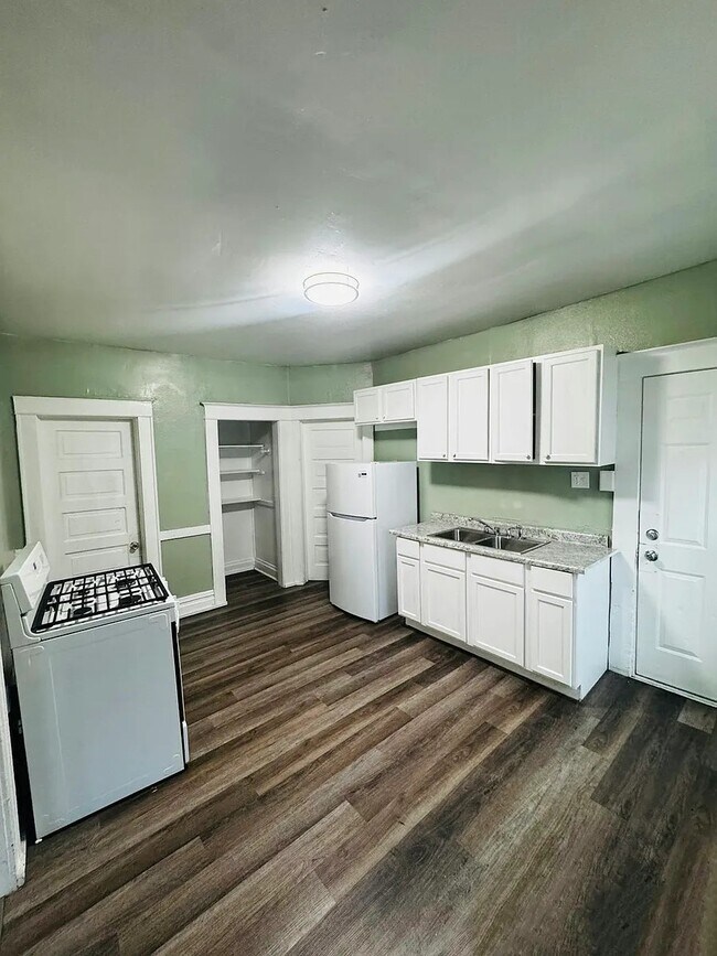 Primary Photo - 1610 62nd St