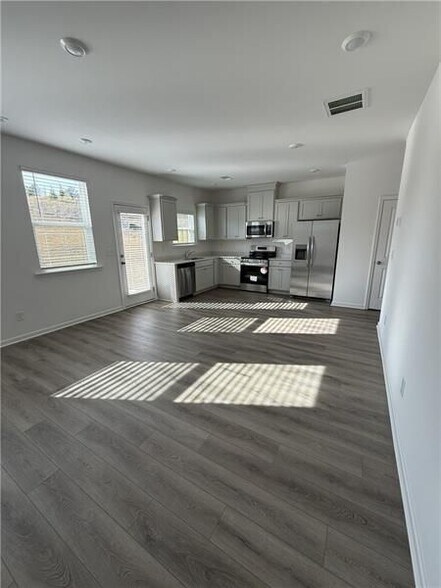 Building Photo - 180 Milledge Cmns Dr NE