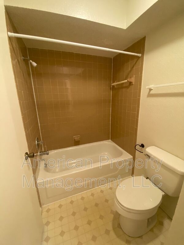 Building Photo - 2303 W Quantico St