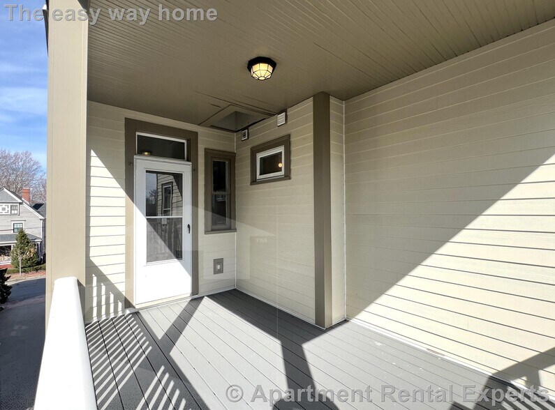 Building Photo - 107 Oxford St