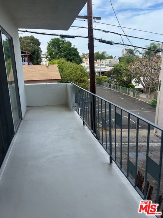 Building Photo - 1412 Barry Ave