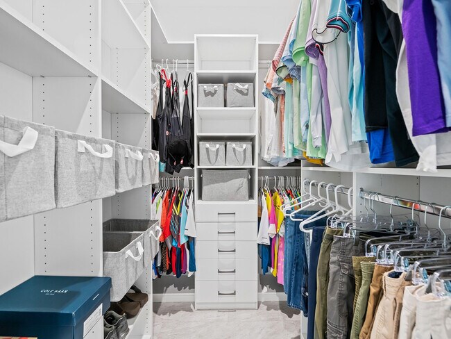 Building Photo - 2754 NE 31st Ct