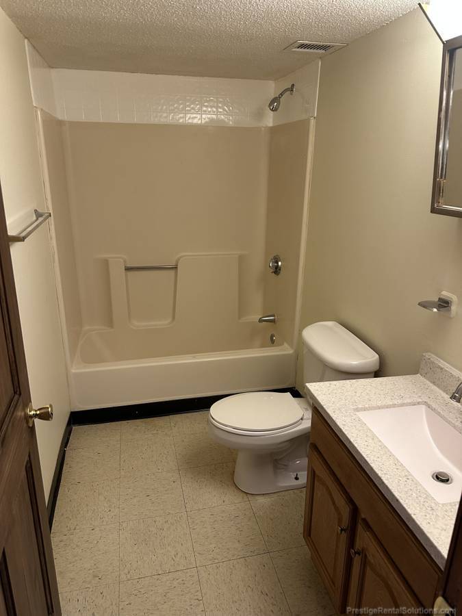 Building Photo - 21 Willow St