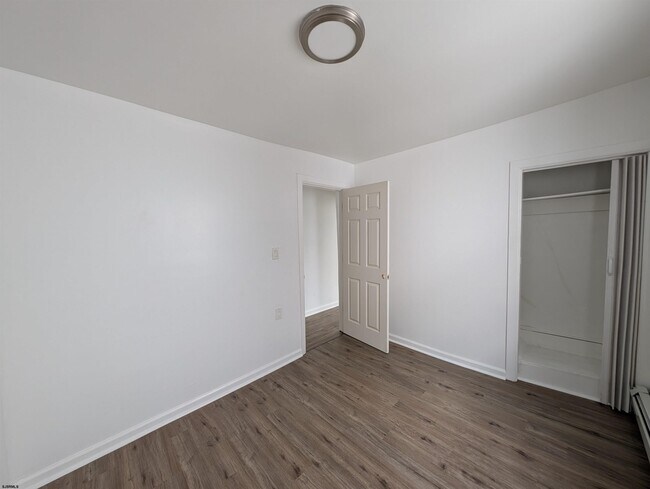 Building Photo - 1111 Adriatic Ave