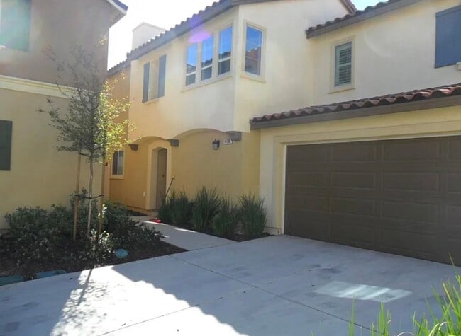 Building Photo - Welcome Home! Gated Estrella Community!