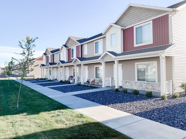 Building Photo - 371 1540 E