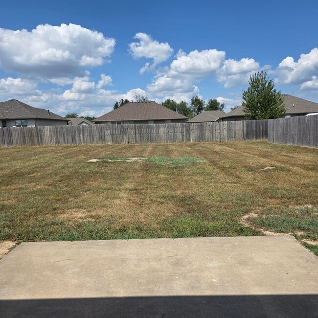 Building Photo - Charming 3-Bedroom Home in a Quiet Subdivi...