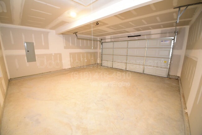 Building Photo - 3004 E 12th St