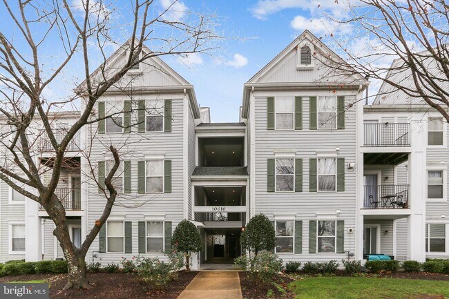Building Photo - 10010 Vanderbilt Cir