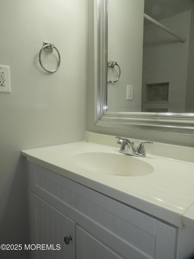 Building Photo - 330 Barcelona Dr