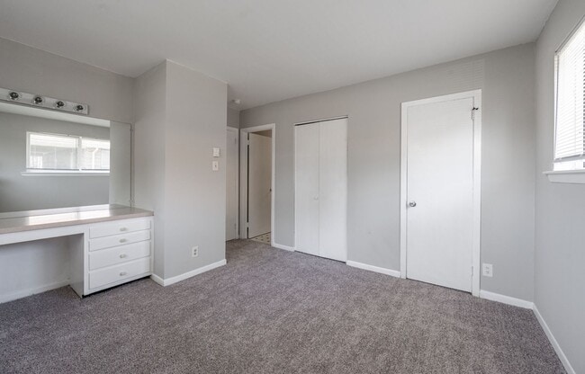 Building Photo - Cozy 1-Bedroom Condo in the Heart of Carrboro