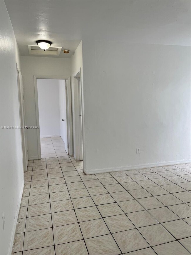 Building Photo - 14155 NE 14th Ave