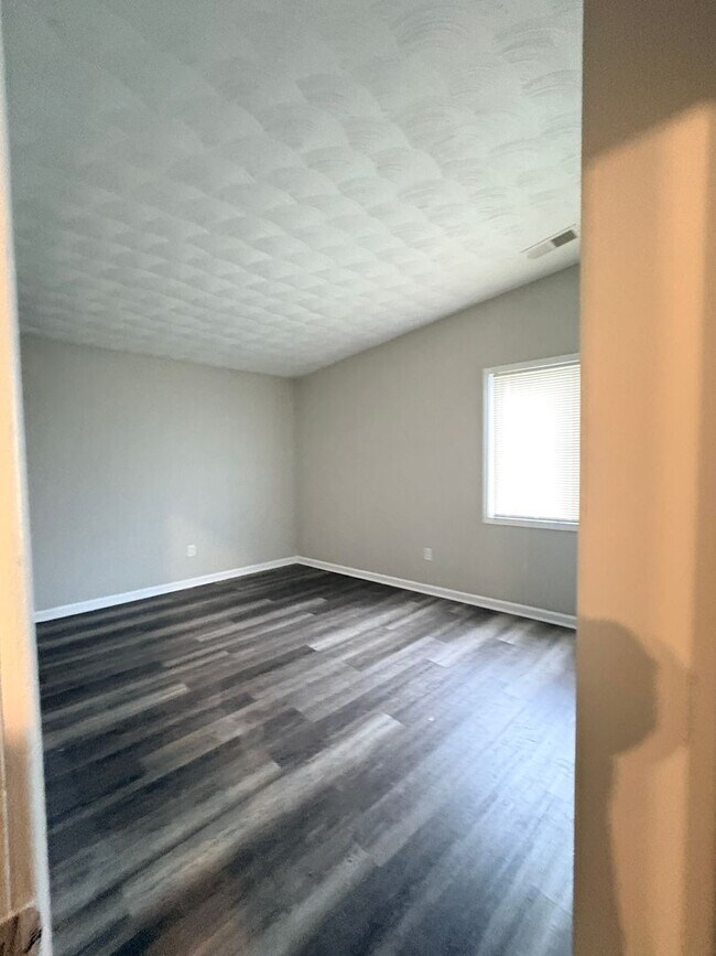 Building Photo - Experience Luxury Living at Bellagio Living I: Modern Apartments in Lawrence, Indiana