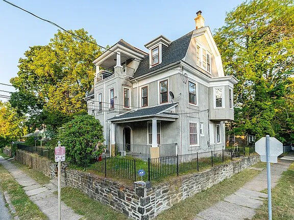 Building Photo - 400 Vernon Rd