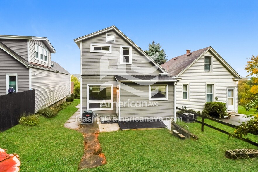 Building Photo - 1224 6th Ave