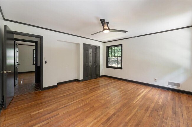 Building Photo - 3757 Peachtree Dunwoody Rd