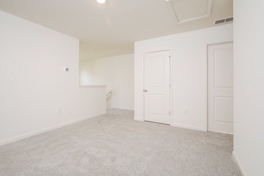 Building Photo - 292 Babbling Brk Dr