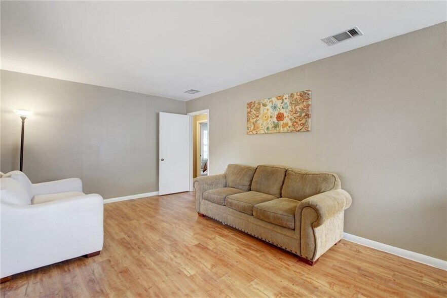 Building Photo - 507 Bellevue Pl