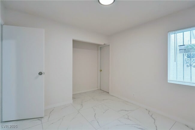 Building Photo - 4023 Cll Del Sol
