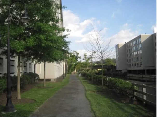 Building Photo - 2 Leverington Ave