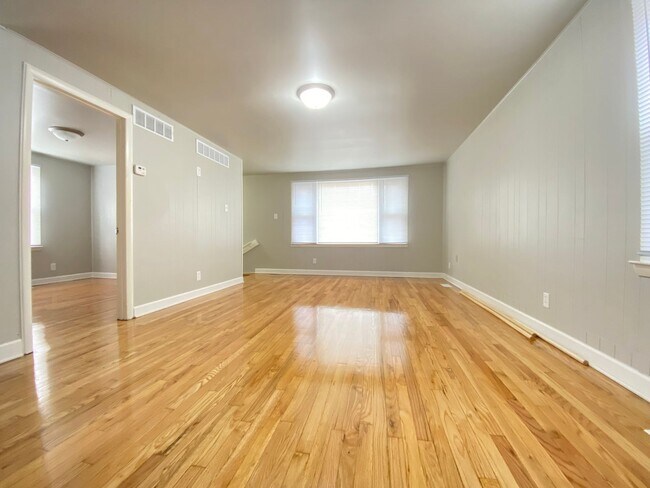 Building Photo - 4 Bed 1.5 Bath Home In Gary