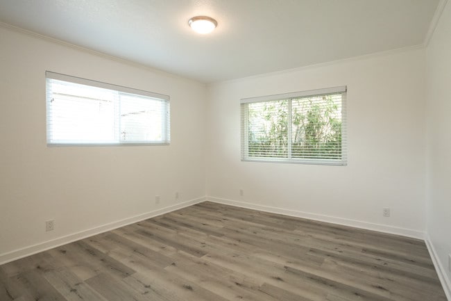 bedroom A - 405 Brooks Ave