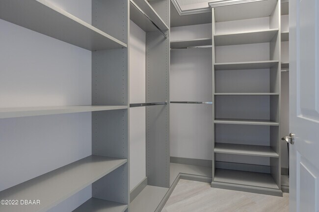 Building Photo - 241 Riverside Dr