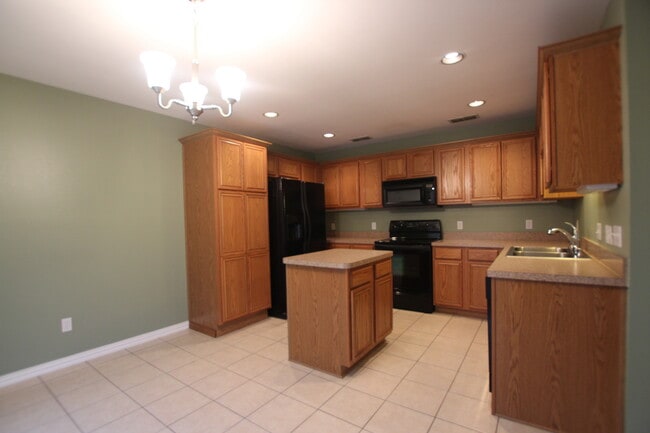 Building Photo - Lease Takeover Opportunity Available! 3 Bedroom Home in Flint!