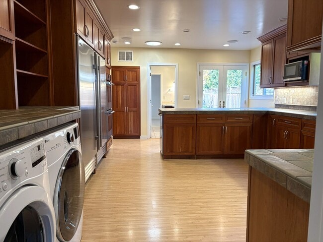 Building Photo - Beautiful Palo Alto Home with In-Law Suite, Central AC & Heated Pool