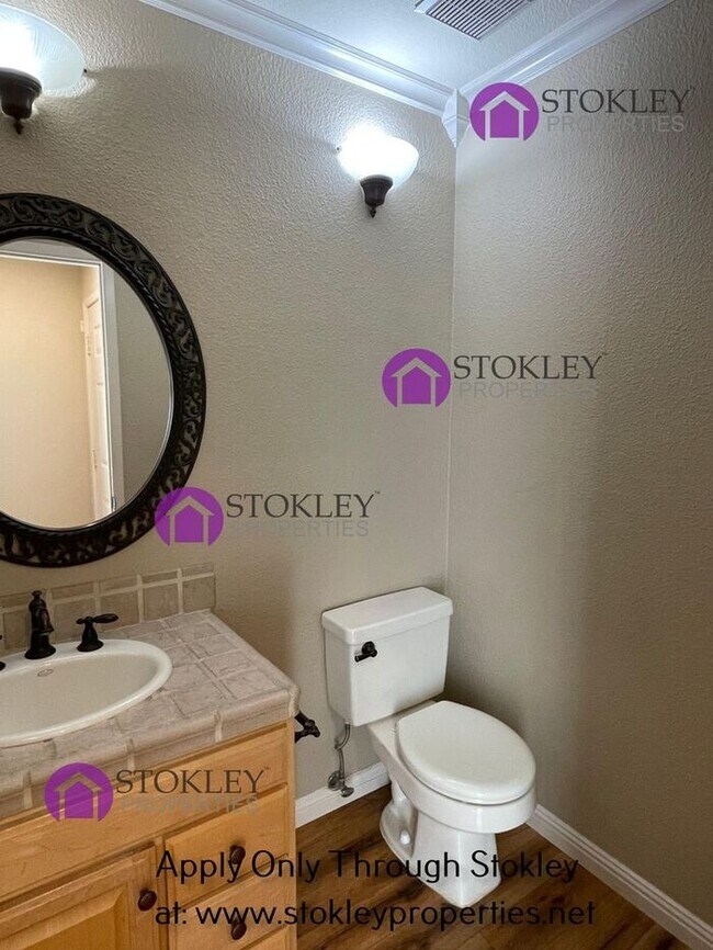 Building Photo - 249 Kingston Way