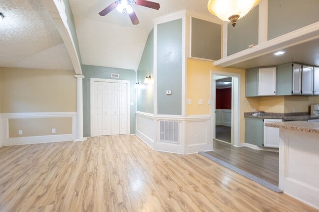 Building Photo - Cozy 3 BR/2 BA Single-Family Home in Halet...