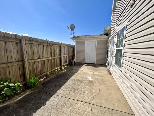 Building Photo - "Charming 3-Bedroom Home with 2.5 Baths in La Vergne – Your Perfect Retreat Awaits!"