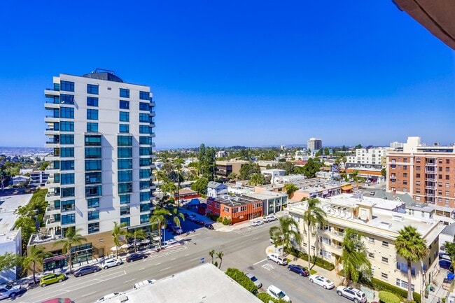 Building Photo - Amazing views from this gorgeous Bankers H...