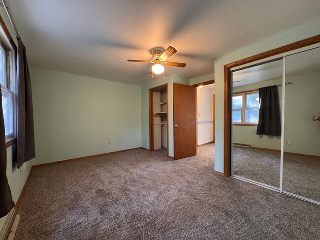 Building Photo - HOUSE FOR RENT IN THE JANESVILLE SCHOOL DI...