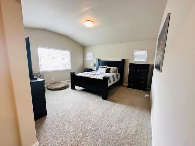 Building Photo - Spacious 4 bed 2.5 bath house in Cascade-Fairwood AC