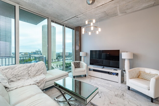 Building Photo - 777 N Ashley Dr