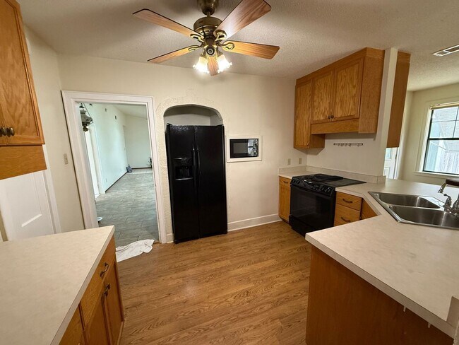 Building Photo - Pensacola - East Hill - 4 bedrooms, 3 bathroom - Mother in Law suite