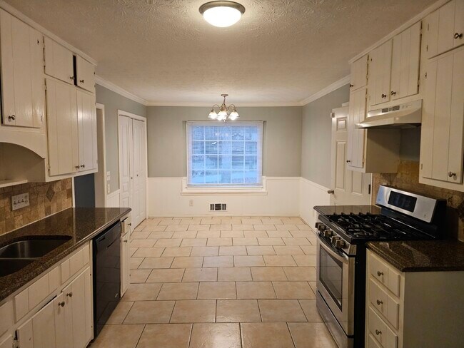 Building Photo - 270 Huckleberry Ln