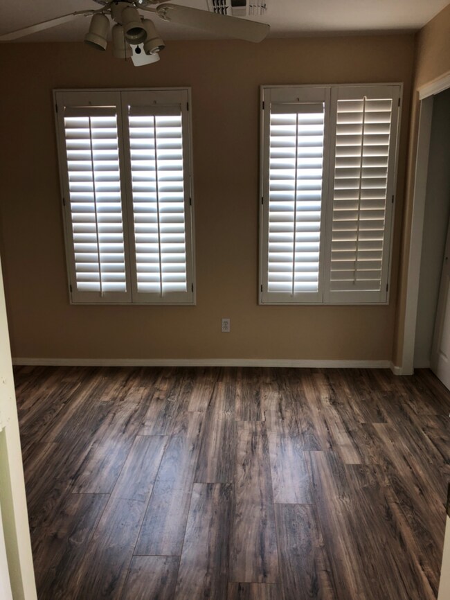Building Photo - 2Bedroom plus Den-Mountain View & Sparklin...