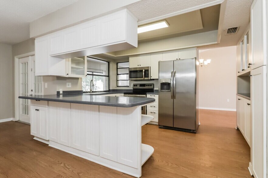 Building Photo - 8533 Gum Tree Ave