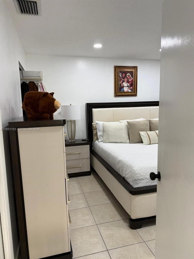 Building Photo - 1041 SW 111th Ave