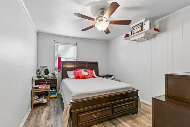 Building Photo - 8844 Fulton St