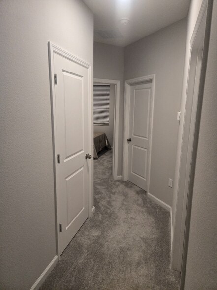 Building Photo - 1391 Mount Royal Dr