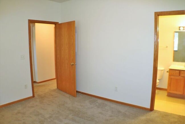 Building Photo - $1,215 | 2 Bedroom, 2 Bathroom CONDO | Designed for Ages 55+ | PET Friendly* | Available for Nove...