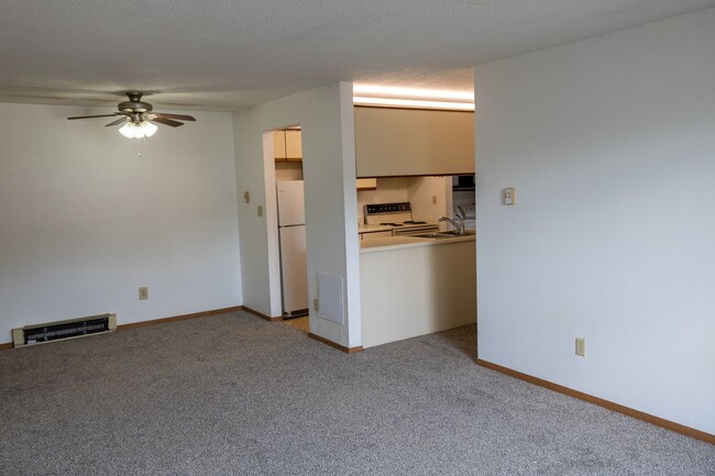 Building Photo - $1,025 | 2 Bedroom, 1 Bathroom Apartment |...