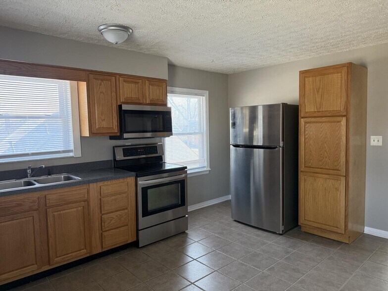 Building Photo - 1733 Bachmann Dr